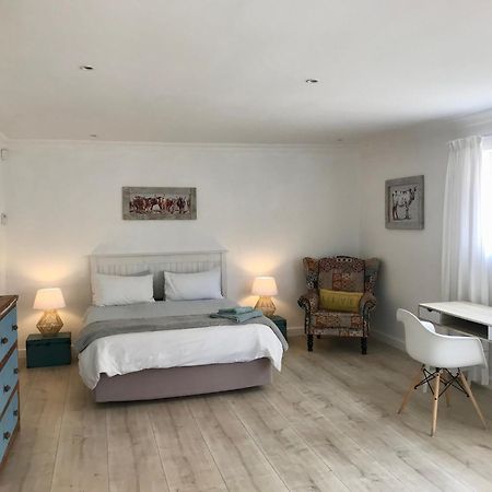 קייפטאון Sunset Beach Living Guesthouse מראה חיצוני תמונה