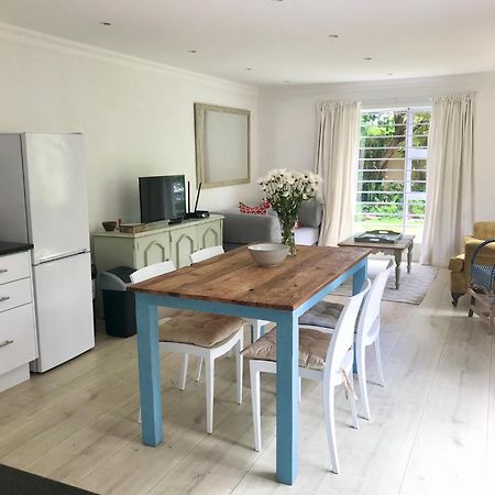 קייפטאון Sunset Beach Living Guesthouse מראה חיצוני תמונה