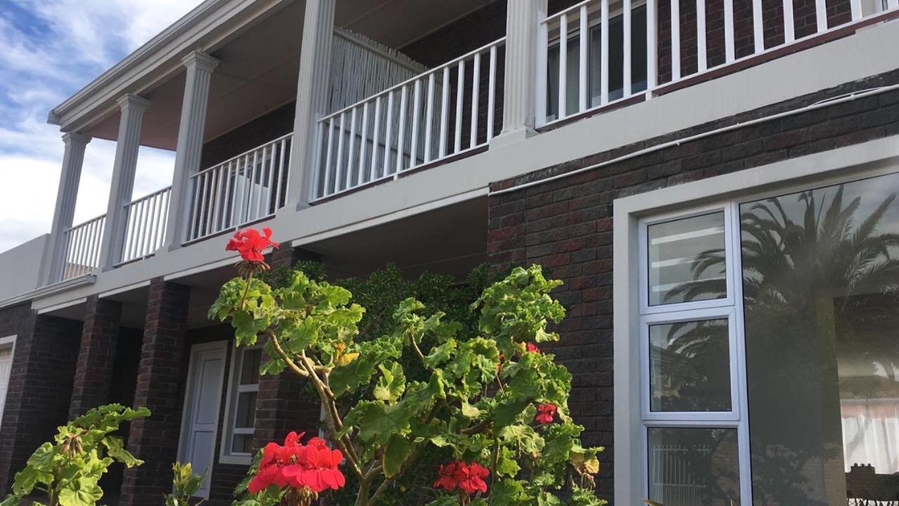 קייפטאון Sunset Beach Living Guesthouse מראה חיצוני תמונה