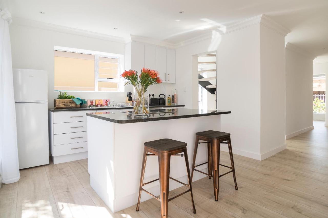קייפטאון Sunset Beach Living Guesthouse מראה חיצוני תמונה