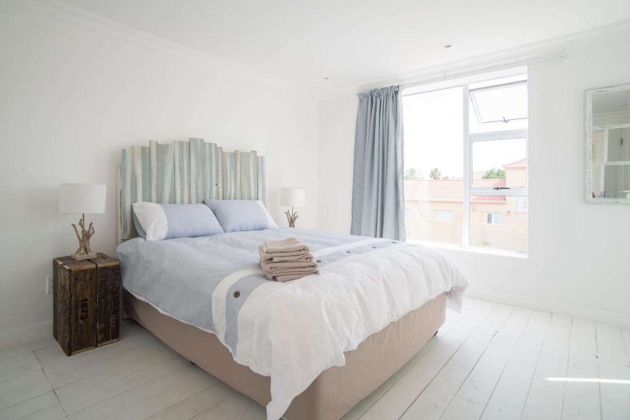 קייפטאון Sunset Beach Living Guesthouse מראה חיצוני תמונה