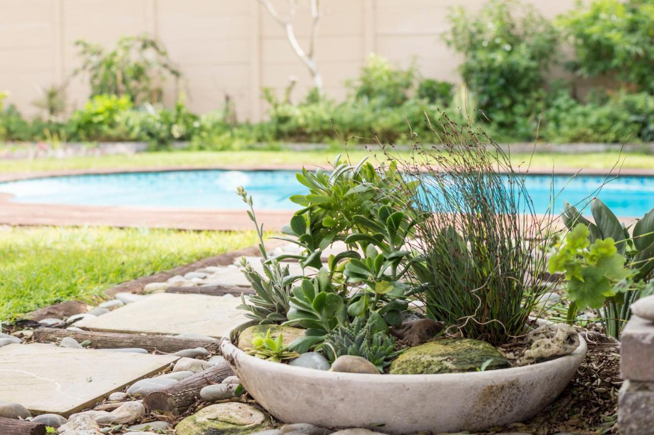 קייפטאון Sunset Beach Living Guesthouse מראה חיצוני תמונה