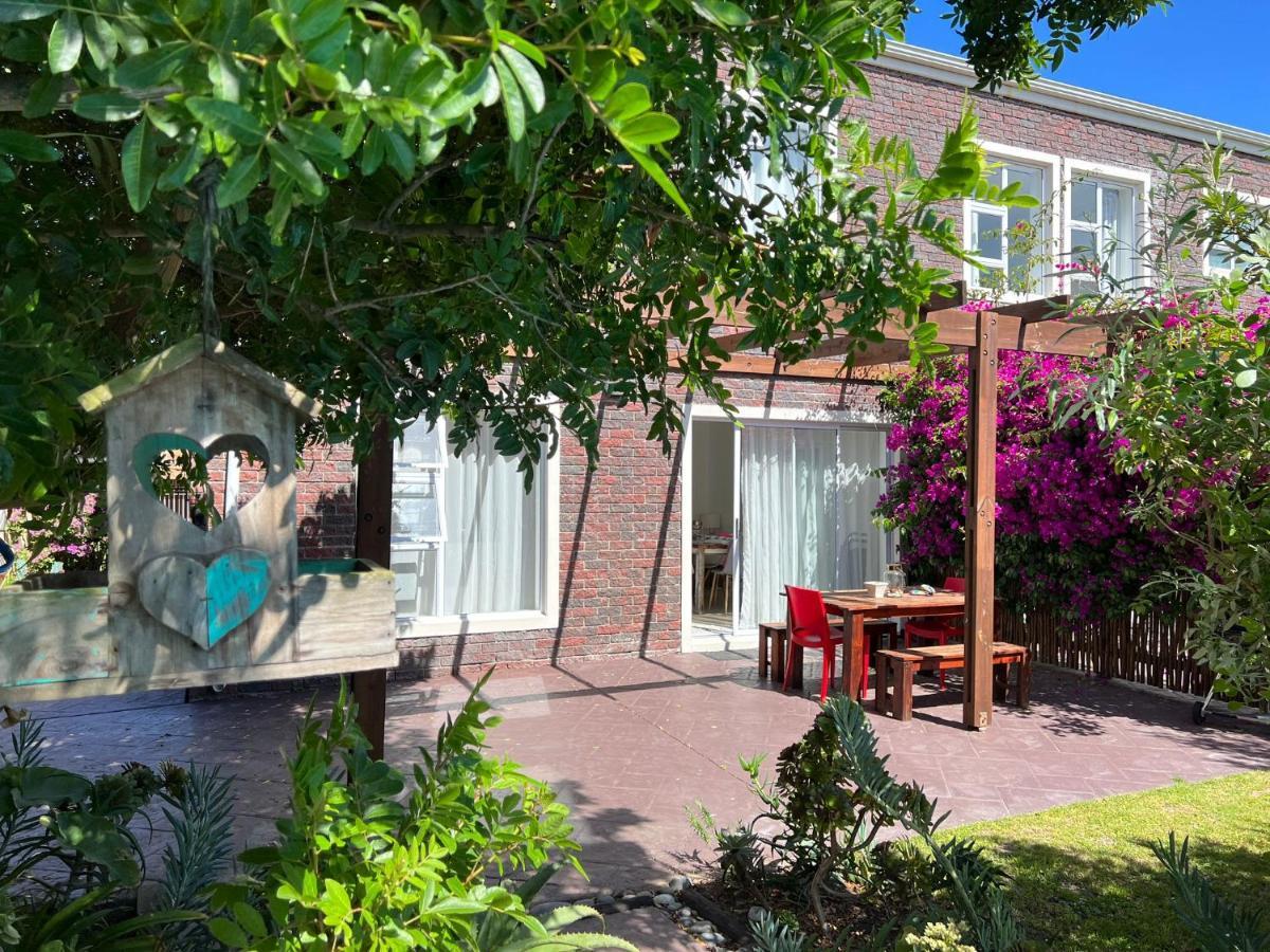 קייפטאון Sunset Beach Living Guesthouse מראה חיצוני תמונה