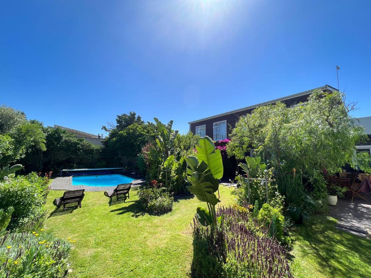 קייפטאון Sunset Beach Living Guesthouse מראה חיצוני תמונה