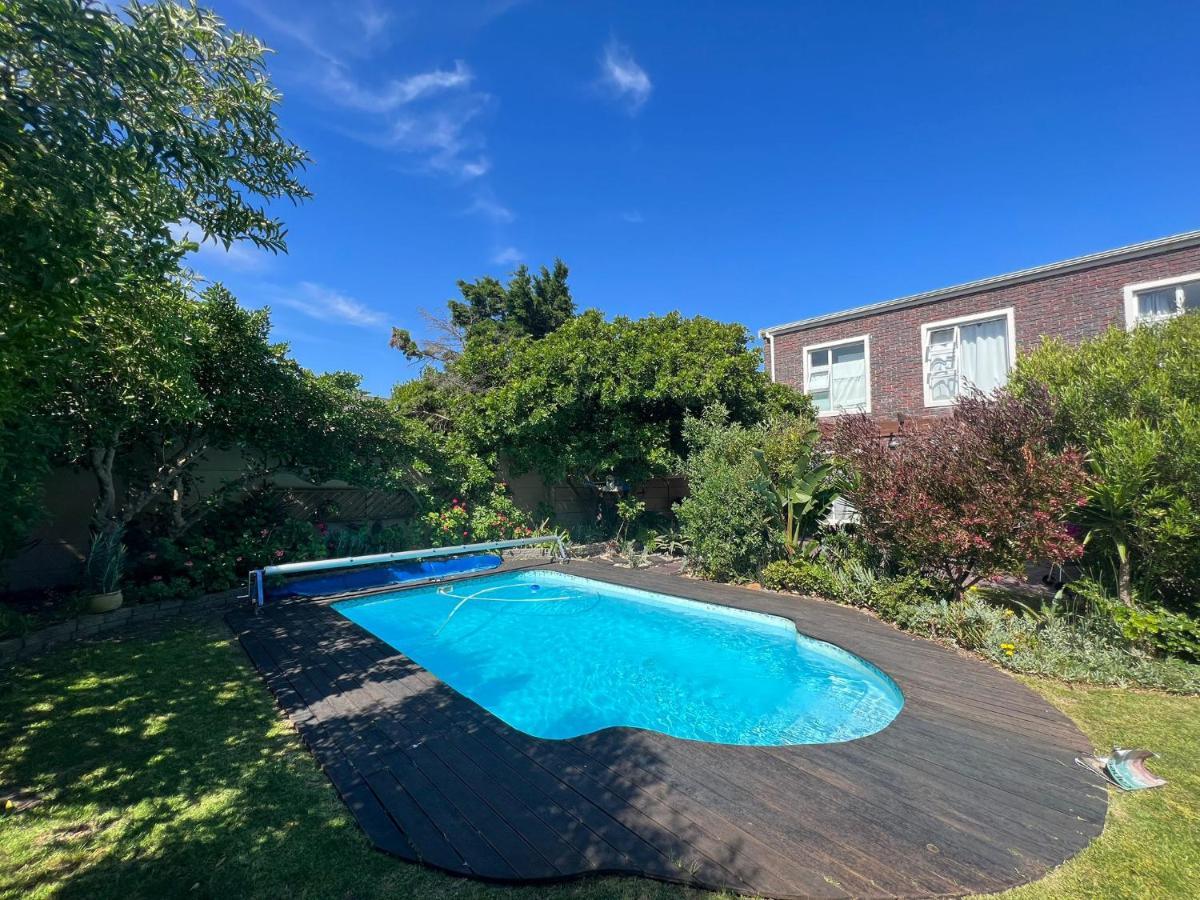 קייפטאון Sunset Beach Living Guesthouse מראה חיצוני תמונה