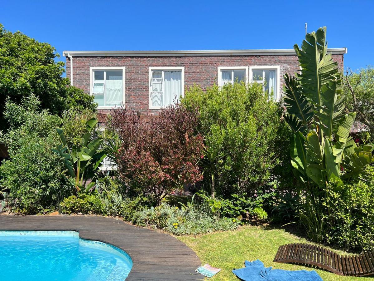 קייפטאון Sunset Beach Living Guesthouse מראה חיצוני תמונה