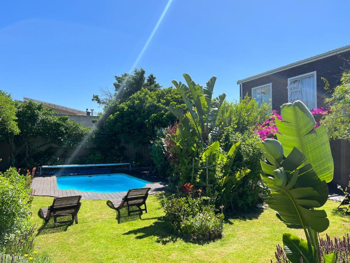 קייפטאון Sunset Beach Living Guesthouse מראה חיצוני תמונה
