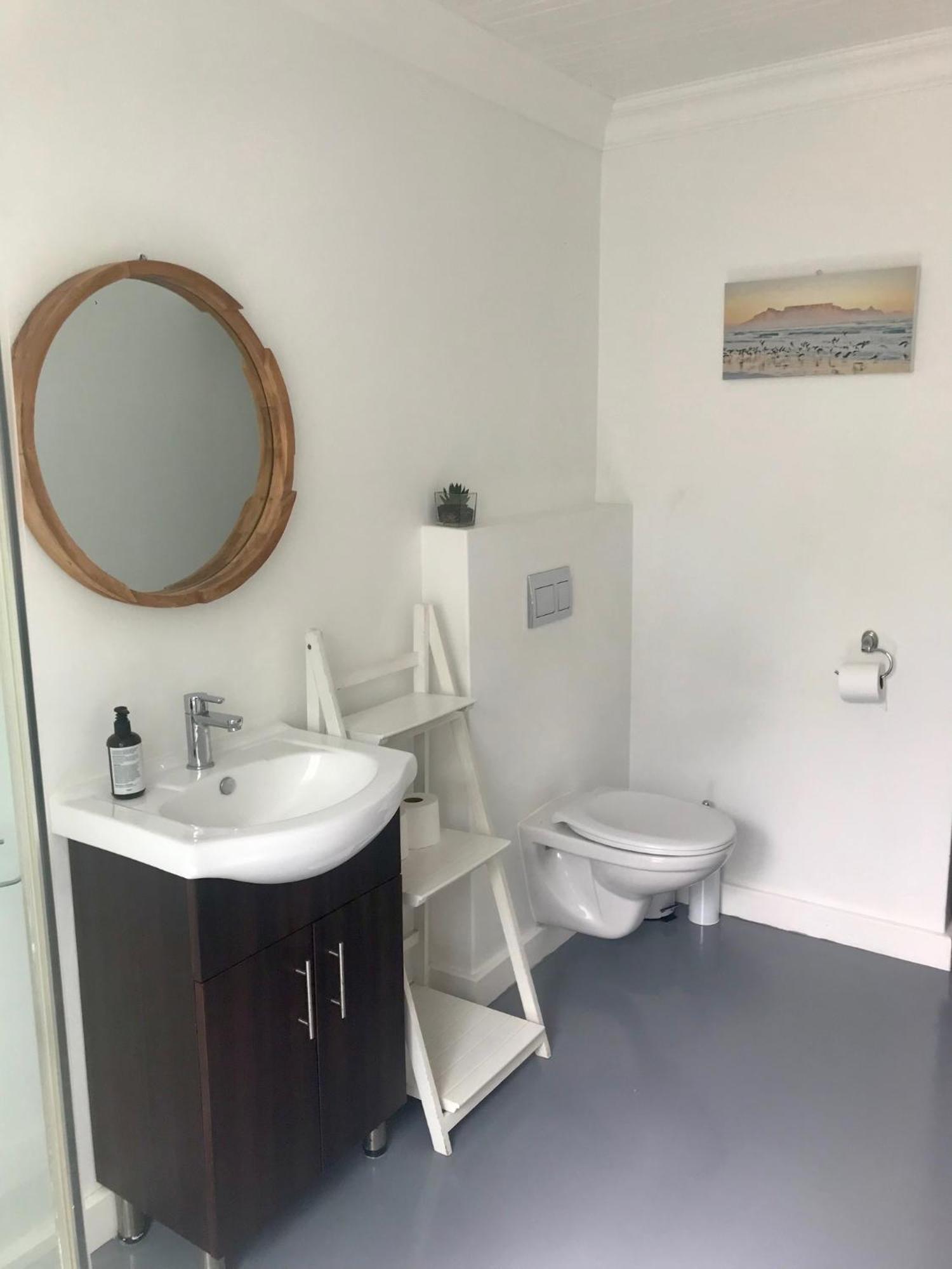 קייפטאון Sunset Beach Living Guesthouse מראה חיצוני תמונה